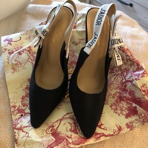 DH Gate Black Pumps